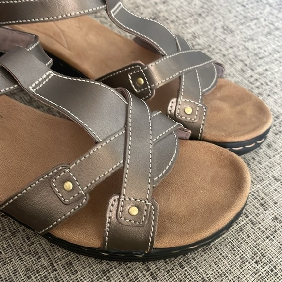 Clarks Collection Hayla Flute Gold Leather Sandal Wedge Size US 11 - Picture 9 of 13